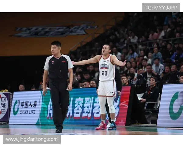 上海篮球队技术争议引发热议球迷与专家各执己见探讨战术与裁判判罚