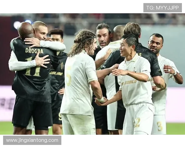 罗尼与卡卡的巅峰对决：足球历史上的两位传奇巨星之战